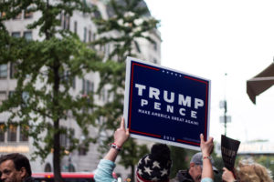 Eine Trump-Unterstützerin auf der Fifth Avenue in Manhattan (c) Anna Goldenberg