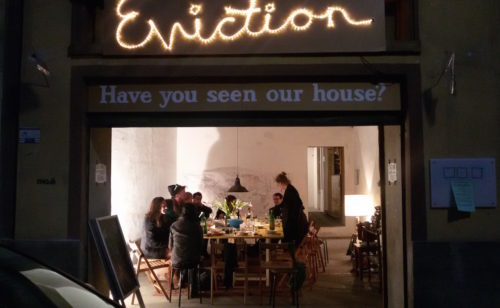 Der Kunstraum mo.ë veranstaltet Abendessen für alle. (Foto: Mathias Dusini)