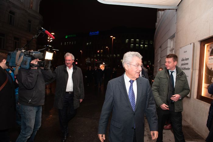 Alles kann passieren! Ein Polittheater (c) Roland Ferrigato